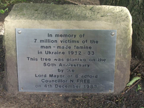 The plaque commemorating the palnting of the tree on the 50th anniversary of the holodomor.